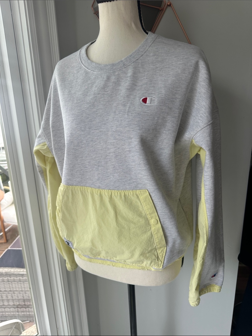 VINTAGE CHAMPION Women's Crewneck Sweatshirt Sweater Light Gray Pale Yellow Med